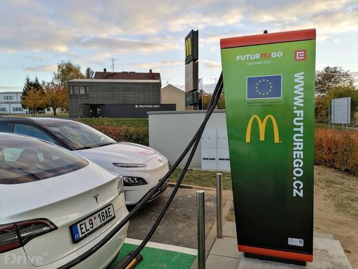ČEZ, dálnice D1, exit 66 - Loket, restaurace McDonald's