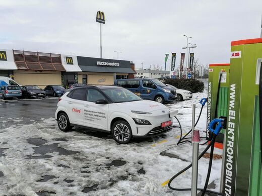 ČEZ, dálnice D11, 36.km směr Hradec Králové, odpočívka Vrbová Lhota, Mc. Donald´s