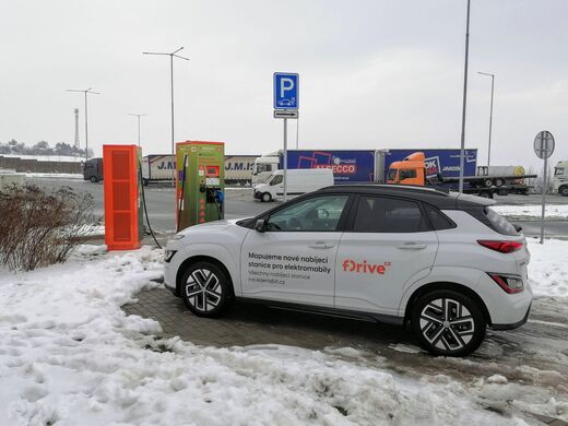 ČEZ, dálnice D11 80. km směr Hradec Králové, odpočívka Osice, ČS Benzina