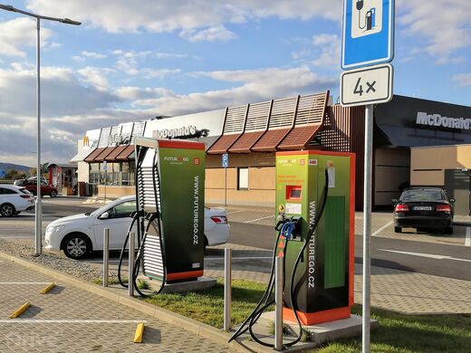 ČEZ, dálnice D35, 253.km, odpočívka Unčovice, McDonald´s