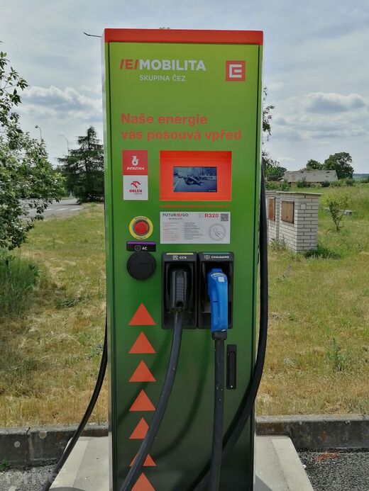 ČEZ, dálnice D4, 40. km (směr Strakonice), odpočívka Skalka, čerpací stanice Benzina