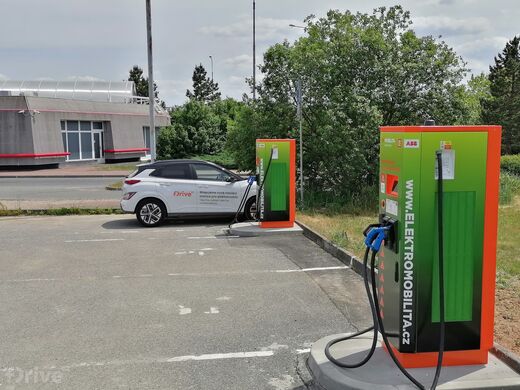 ČEZ, dálnice D4, 40. km (směr Strakonice), odpočívka Skalka, čerpací stanice Benzina