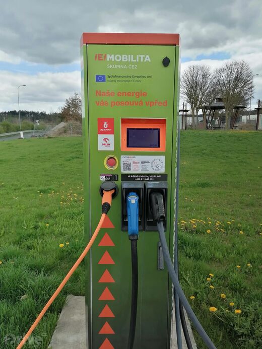 ČEZ, dálnice D5, 111. km směr Rozvadov, odpočívka Kladruby, ČS Benzina ORLEN