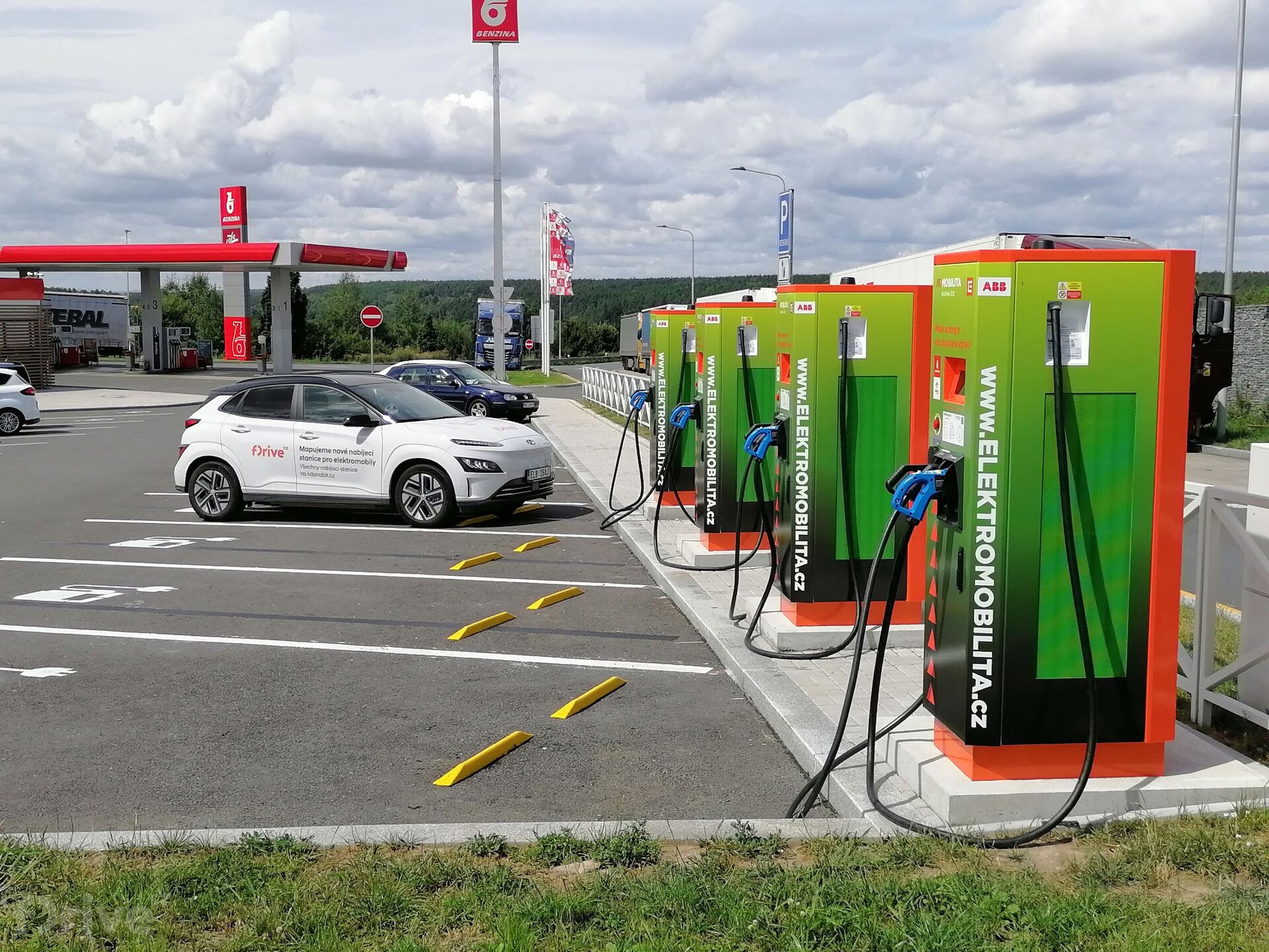 ČEZ, dálnice D5, , 85. km směr Praha, odpočívka Šlovice, čerpací stanice Benzina