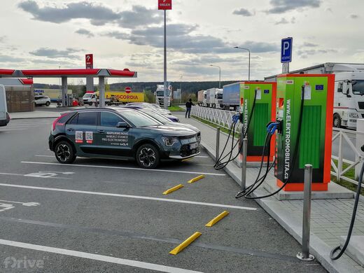 ČEZ, dálnice D5, 85. km směr Praha, odpočívka Šlovice, čerpací stanice Benzina ORLEN