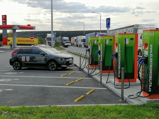 ČEZ, dálnice D5, 85. km směr Praha, odpočívka Šlovice, čerpací stanice Benzina ORLEN