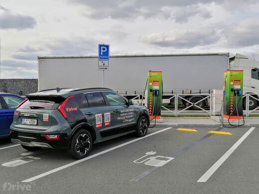 ČEZ, dálnice D5, 85. km směr Praha, odpočívka Šlovice, čerpací stanice Benzina ORLEN