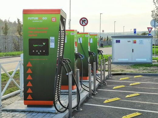 ČEZ, dálnice D5, 85. km směr Rozvadov, odpočívka Šlovice, čerpací stanice Benzina ORLEN