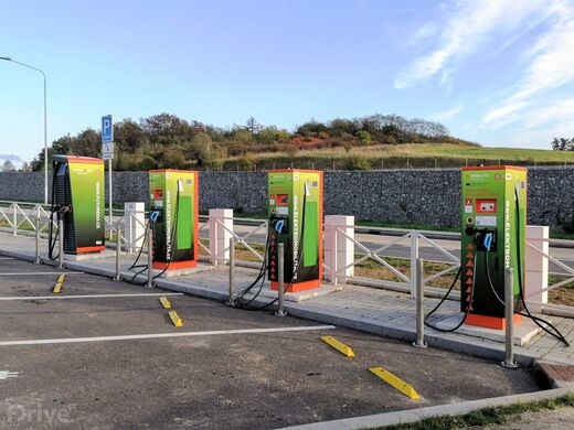 ČEZ, dálnice D5, 85. km směr Rozvadov, odpočívka Šlovice, čerpací stanice Benzina ORLEN