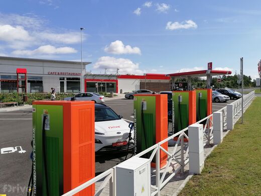 ČEZ, dálnice D5, 85. km směr SRN, odpočívka Šlovice, čerpací stanice Benzina
