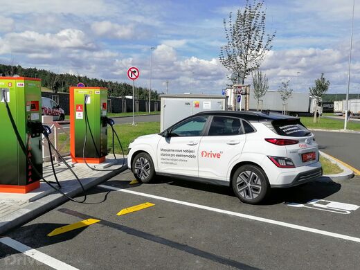 ČEZ, dálnice D5, 85. km směr SRN, odpočívka Šlovice, čerpací stanice Benzina