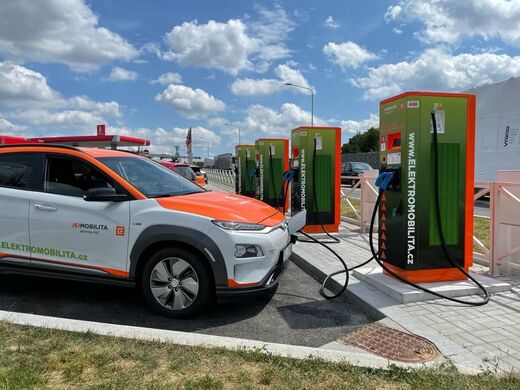 ČEZ, dálnice D5 směr Praha, 85. km odpočívka Šlovice, čerpací stanice Benzina