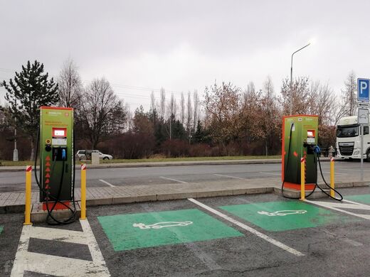 ČEZ, dálnice D6, 16.km směr Karlovy Vary, odpočívka Velká Dobrá, KFC