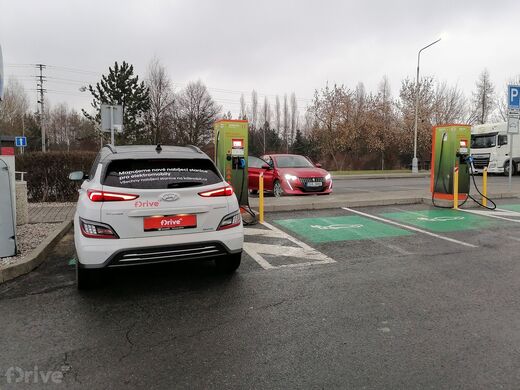 ČEZ, dálnice D6, 16.km směr Karlovy Vary, odpočívka Velká Dobrá, KFC