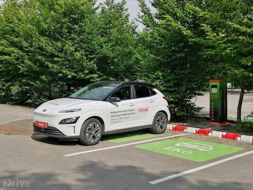 ČEZ, Dvůr Králové, Štefánikova ul., parkoviště zologické zahrady Safari park.