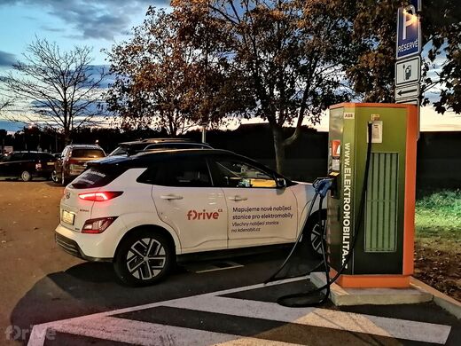 ČEZ, Jaroměř, Hradecká ul., čerpací stanice Benzina ORLEN