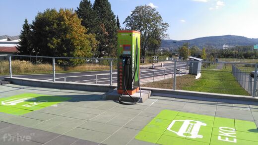 ČEZ, Karlovy vary-Jenišov, autosalon BMW DyCom Groupry