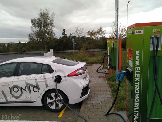 ČEZ, Kladruby, vedle dálnice D5, km. 111, směr Rozvadov