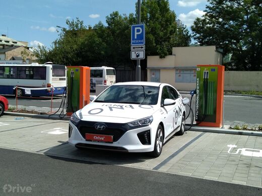 ČEZ, Kolín, ul. Dukelských hrdinů, vlakové nádraží Kolín