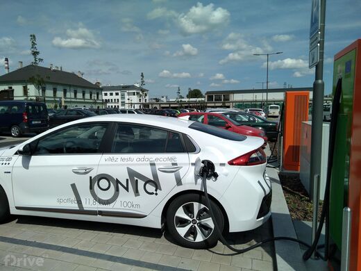 ČEZ, Kolín, ul. Dukelských hrdinů, vlakové nádraží Kolín