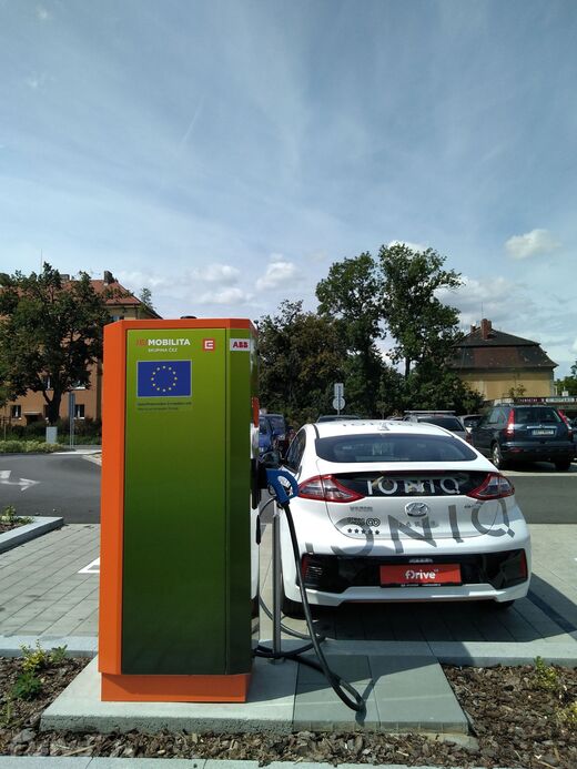 ČEZ, Kolín, ul. Dukelských hrdinů, vlakové nádraží Kolín