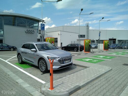 ČEZ, Olomouc, tř.Kosmonautů, Autosalon Audi Samohýl