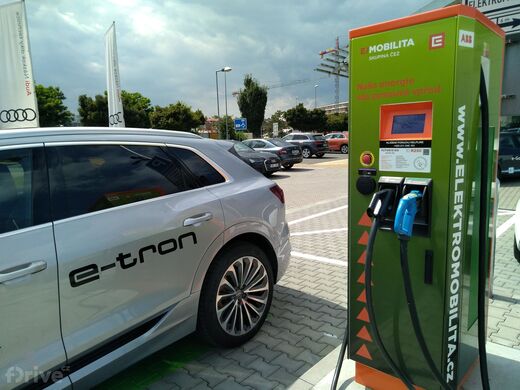 ČEZ, Olomouc, tř.Kosmonautů, Autosalon Audi Samohýl