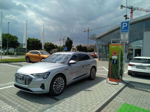 ČEZ, Olomouc, tř.Kosmonautů, Autosalon Audi Samohýl
