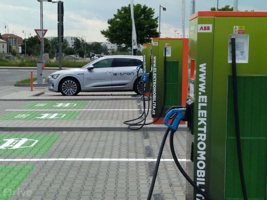 ČEZ, Olomouc, tř.Kosmonautů, Autosalon Audi Samohýl