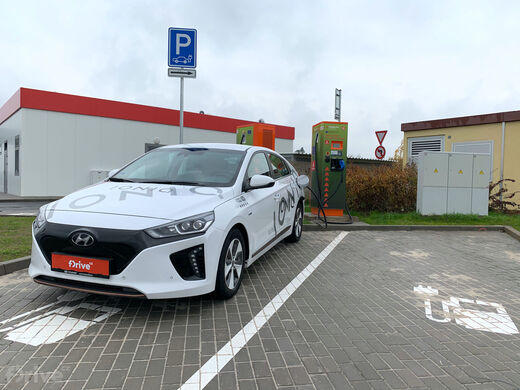 ČEZ, Osice, dálnice D11, km.80 směr Hradec Králové, areál Benzina