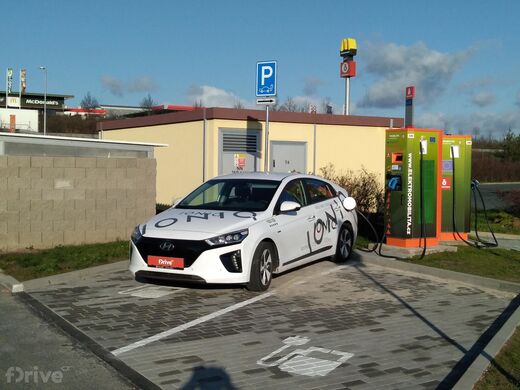 ČEZ, Osice, dálnice D11, km.80 směr Hradec Králové, areál Benzina