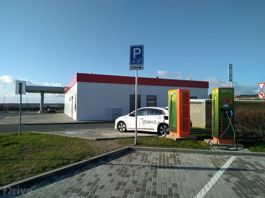 ČEZ, Osice, dálnice D11, km.80 směr Hradec Králové, areál Benzina