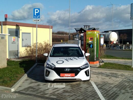 ČEZ, Osice, dálnice D11, km.80 směr Hradec Králové, areál Benzina