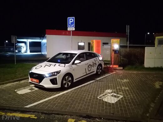 ČEZ, Osice, dálnice D11, km.80 směr Hradec Králové, areál Benzina