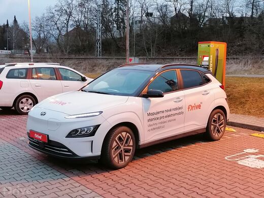 ČEZ, Písek, silnice č. 20, restaurace McDonald's