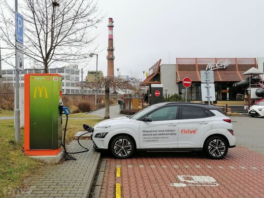 ČEZ, Písek, silnice č. 20, restaurace McDonald's