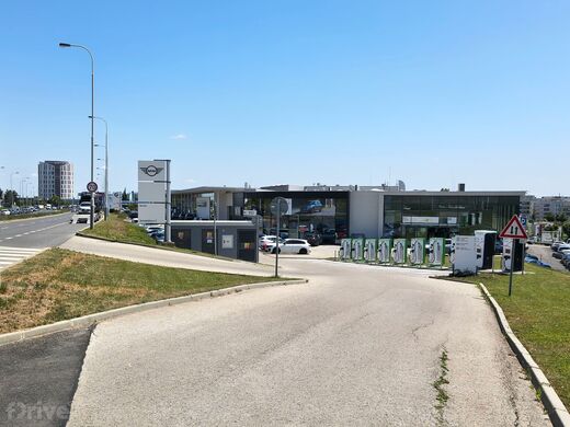 ČEZ, Praha 13, Jeremiášova, autosalon BMW Invelt