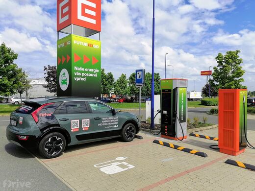 ČEZ, Praha 18 - Letňany, Veselská ul., venkovní parkoviště OC Letňany - Super Zoo