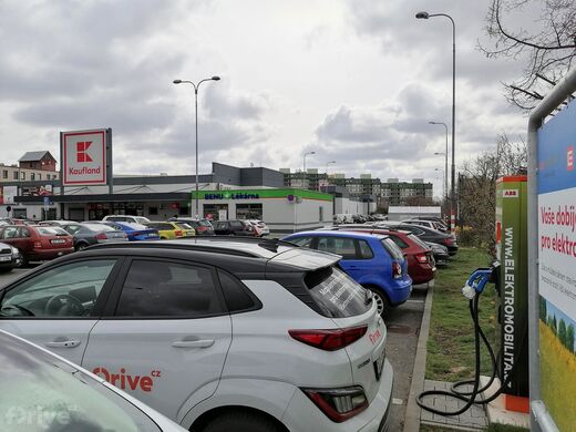 ČEZ, Praha 8 - Střížkov, Střelničná ul., Kaufland