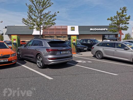 ČEZ, Praha, Průmyslová ul.,restaurace McDonald's