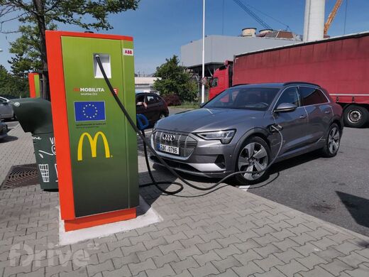ČEZ, Praha, Průmyslová ul.,restaurace McDonald's