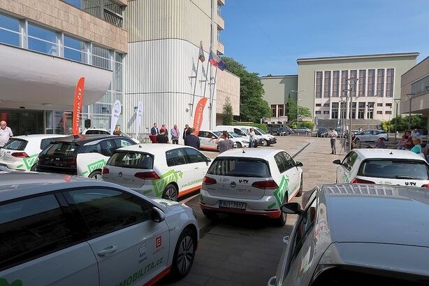 ČEZ předá 19 elektromobilů