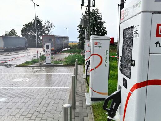 ČEZ, silnice 35, odpočívka Lačnov, čerpací stanice Shell