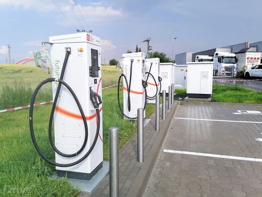 ČEZ, silnice 35, odpočívka Lačnov, čerpací stanice Shell