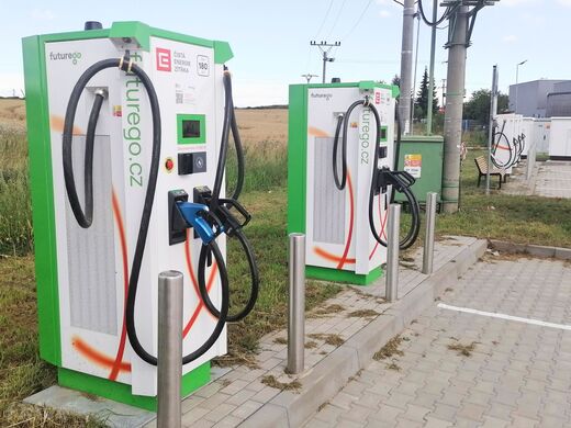 ČEZ, silnice 35, odpočívka Lačnov, čerpací stanice Shell