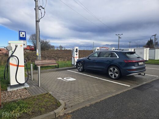 ČEZ, silnice 35, odpočívka Lačnov, čerpací stanice Shell