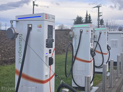ČEZ, silnice 35, odpočívka Lačnov, čerpací stanice Shell