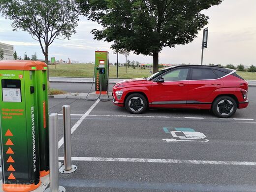 ČEZ, Tuchoměřice, Outlet centrum POP Airport, venkovní parkoviště