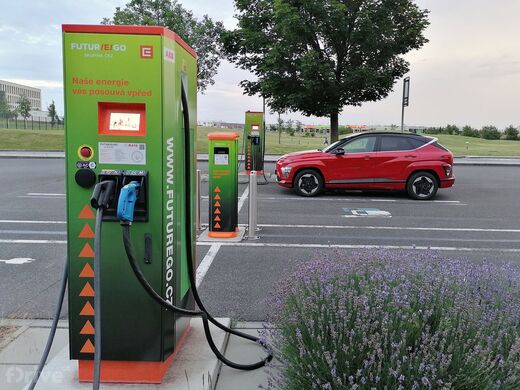 ČEZ, Tuchoměřice, Outlet centrum POP Airport, venkovní parkoviště