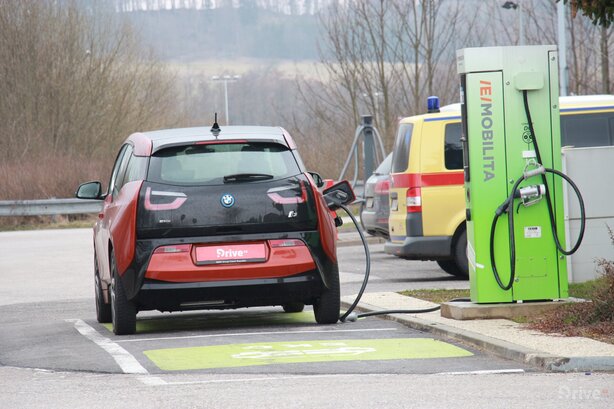 ČEZ, vrchlabská čerpací stanice Benzina ve Valteřické